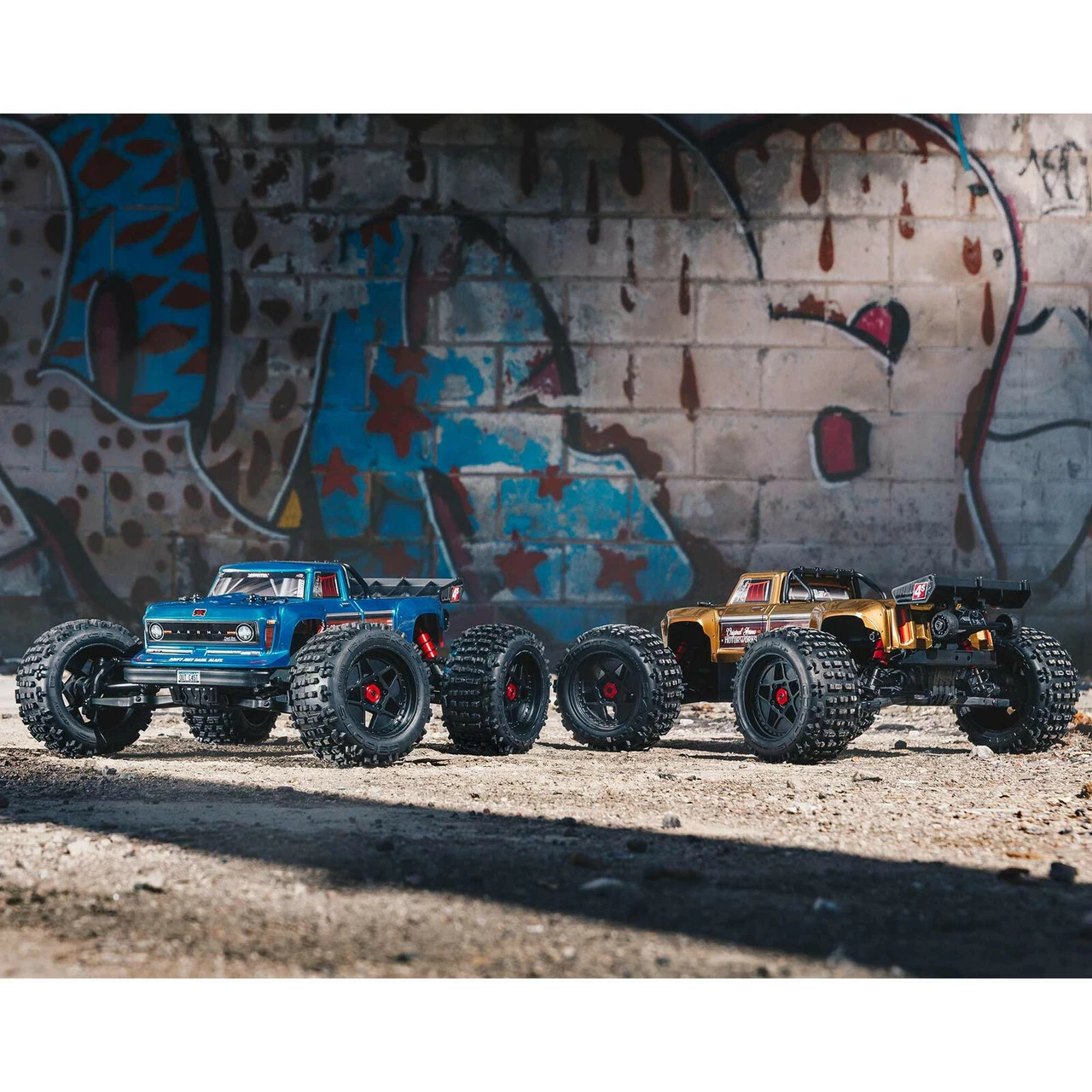 Arrma OUTCAST 4X4 4S V2 BLX Stunt Truck RTR, Blue 5 Arrma OUTCAST 4X4 4S V2 BLX Stunt Truck RTR, Blue - Image 3
