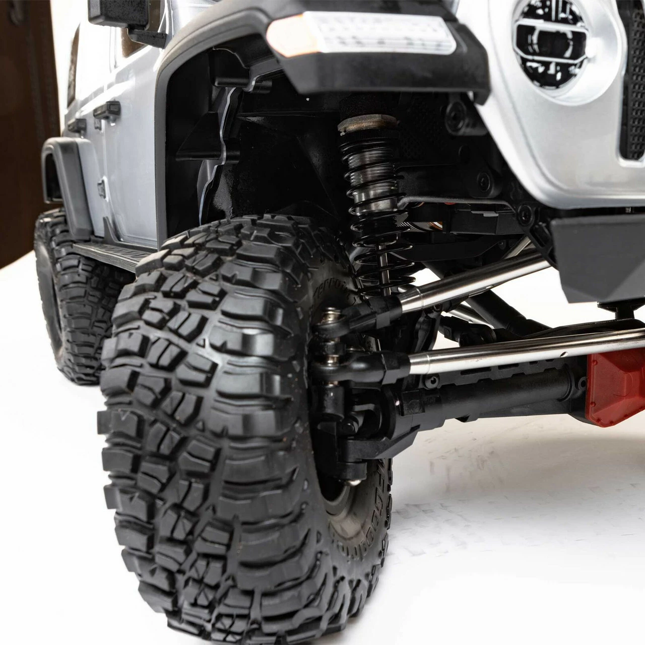 Axial SCX6 Jeep JLU Wrangler 1/6 4WD RTR Electric Rock Crawler (Silver) W/DX3 Radio & Smart ESC 22 Axial SCX6 Jeep JLU Wrangler 1/6 4WD RTR Electric Rock Crawler (Silver) W/DX3 Radio & Smart ESC - Image 20