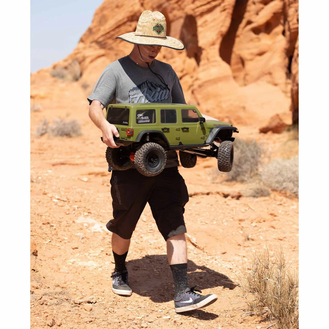 Axial SCX6 Jeep JLU Wrangler 1/6 4WD RTR Electric Rock Crawler (Silver) W/DX3 Radio & Smart ESC 5 Axial SCX6 Jeep JLU Wrangler 1/6 4WD RTR Electric Rock Crawler (Silver) W/DX3 Radio & Smart ESC - Image 3