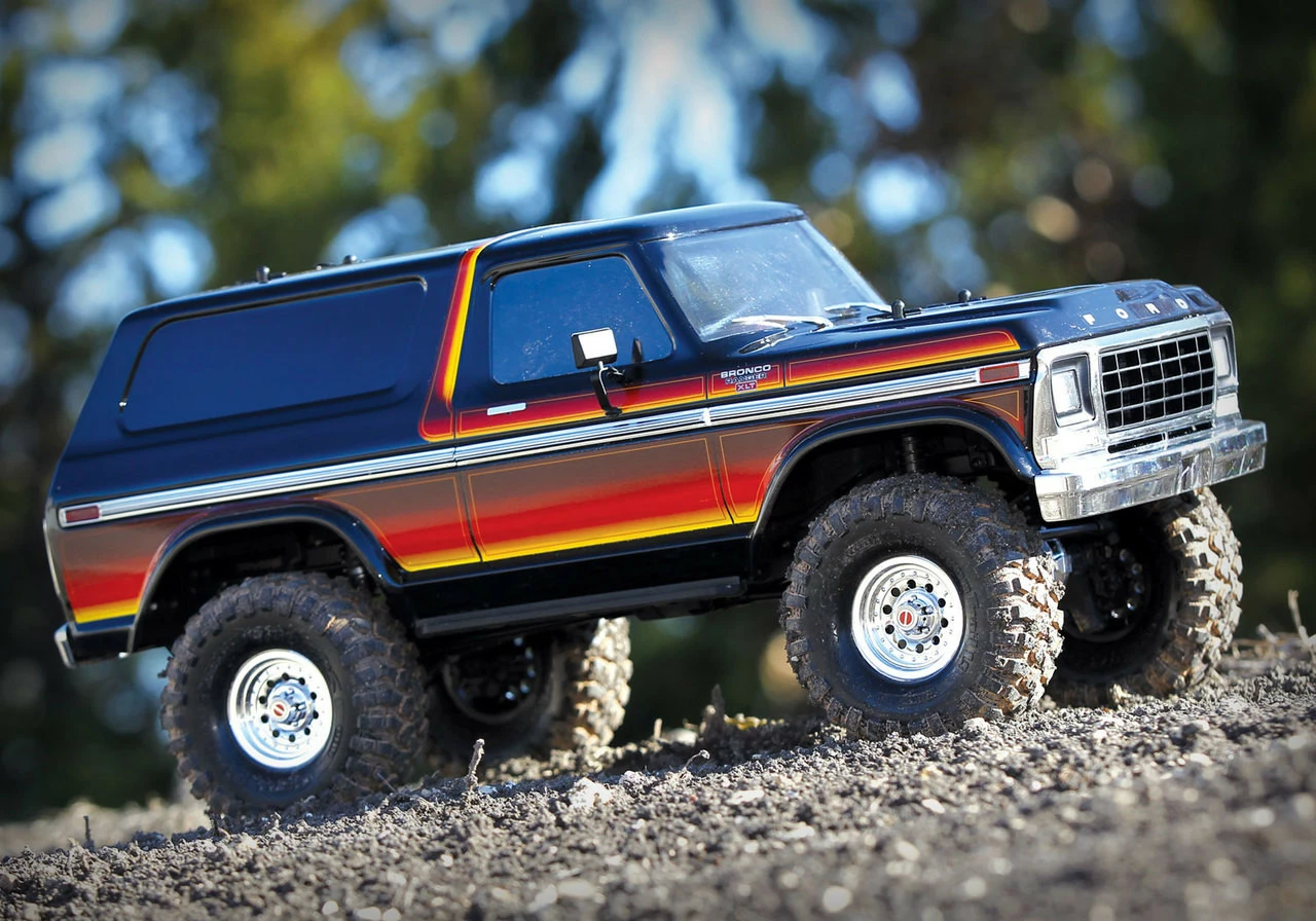 Traxxas TRX-4 1/10 Trail Crawler Truck W/'79 Bronco Ranger XLT Body W/TQi 2.4GHz Radio (Sunset) 8 Traxxas TRX-4 1/10 Trail Crawler Truck W/'79 Bronco Ranger XLT Body W/TQi 2.4GHz Radio (Sunset) - Image 6