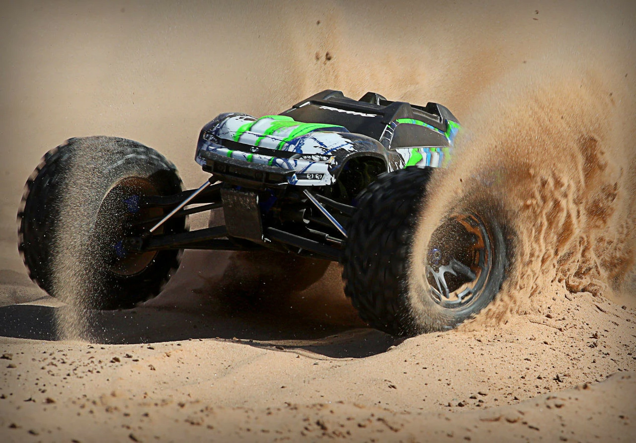 Traxxas E-Revo VXL 2.0 RTR 4WD Electric Monster Truck W/VXL-6s ESC & TQi 2.4GHz Radio (Green) 12 Traxxas E-Revo VXL 2.0 RTR 4WD Electric Monster Truck W/VXL-6s ESC & TQi 2.4GHz Radio (Green) - Image 10