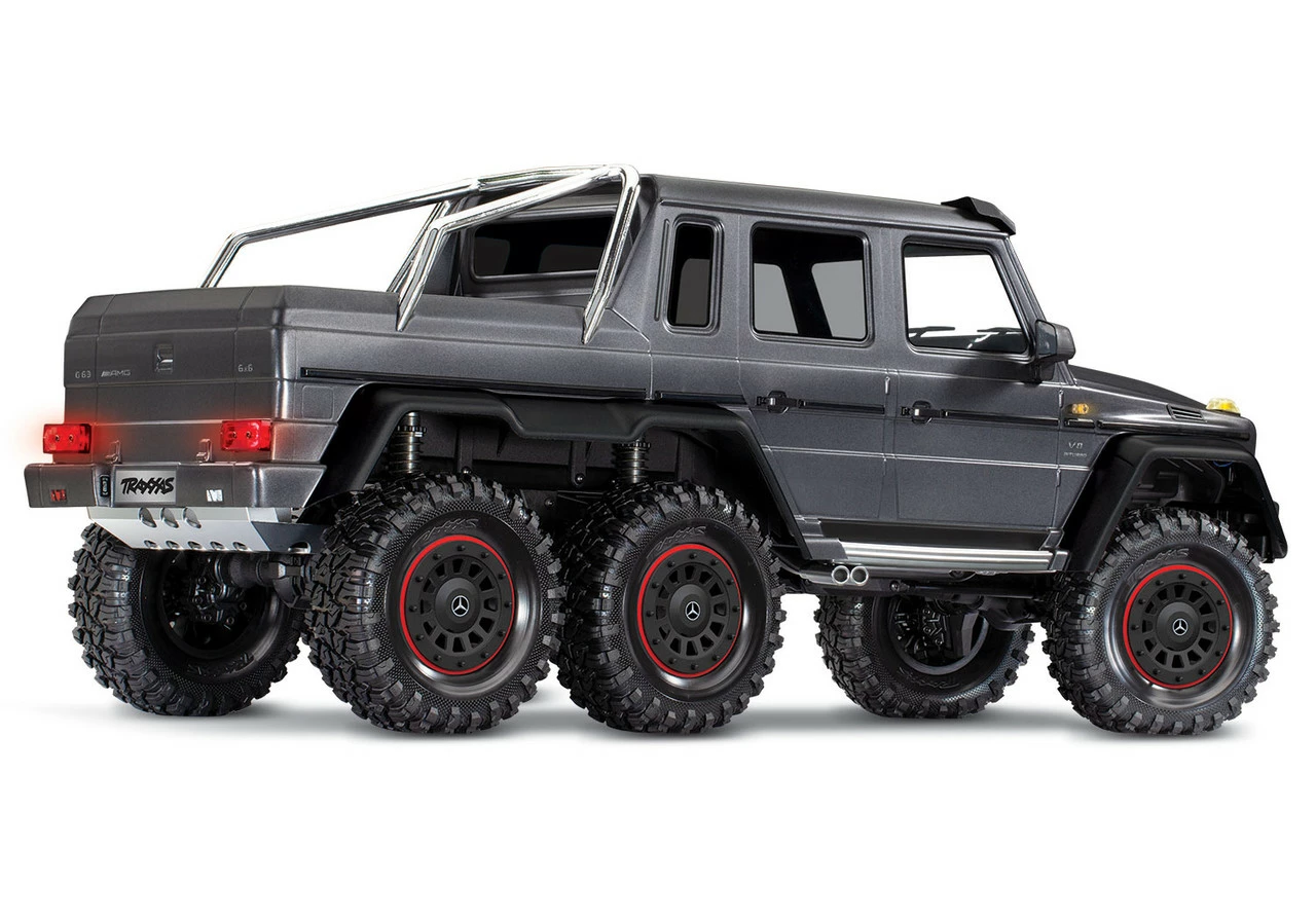 Traxxas TRX-6 Mercedes-Benz G 63 AMG 6x6, Silver 8 Traxxas TRX-6 Mercedes-Benz G 63 AMG 6x6, Silver - Image 6