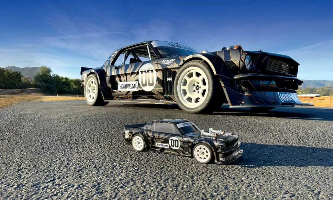 Team Associated Hoonicorn Apex2 RTR 1/10 On-Road Electric 4wd RTR 6 Team Associated Hoonicorn Apex2 RTR 1/10 On-Road Electric 4wd RTR - Image 4
