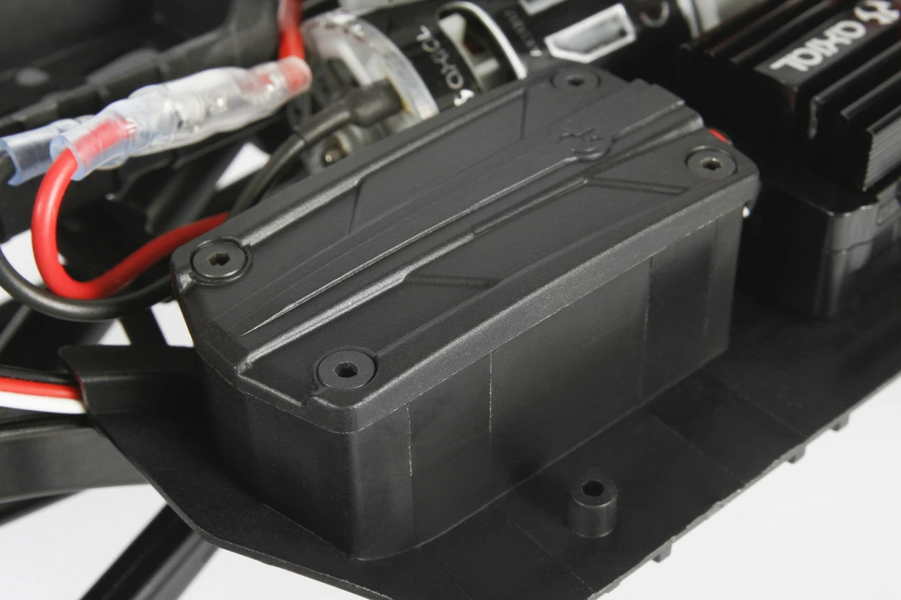 Axial 90066 SCX10 II Deadbolt RTR 4WD Rock Crawler W/2.4GHz Radio 13 Axial 90066 SCX10 II Deadbolt RTR 4WD Rock Crawler W/2.4GHz Radio - Image 11